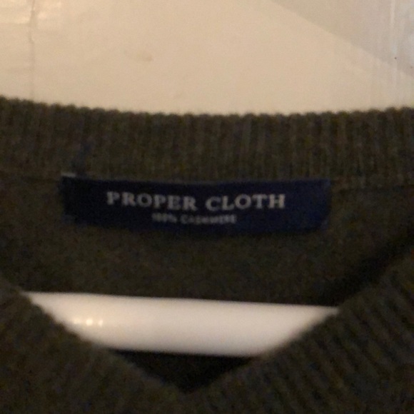 BARELY WORN 100% CASHMERE MENS V-NECK SWEATER - Picture 2 of 3